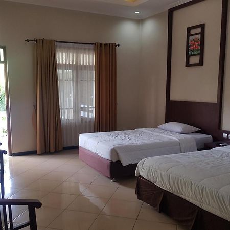 Oyo 2671 Wisma Djaja Syariah Bojonegoro Esterno foto