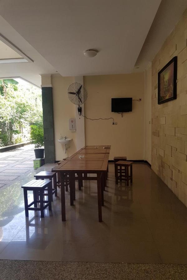 Oyo 2671 Wisma Djaja Syariah Bojonegoro Esterno foto