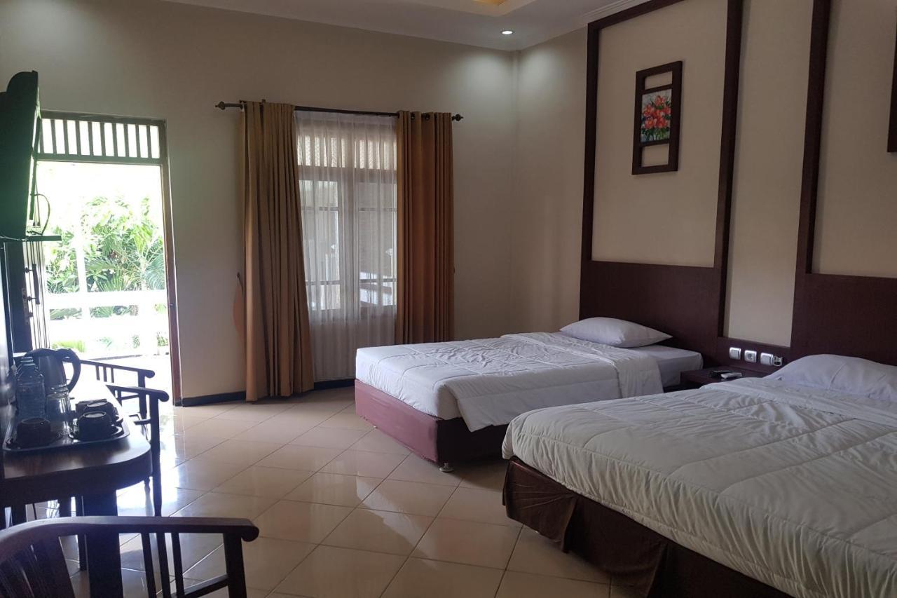 Oyo 2671 Wisma Djaja Syariah Bojonegoro Esterno foto
