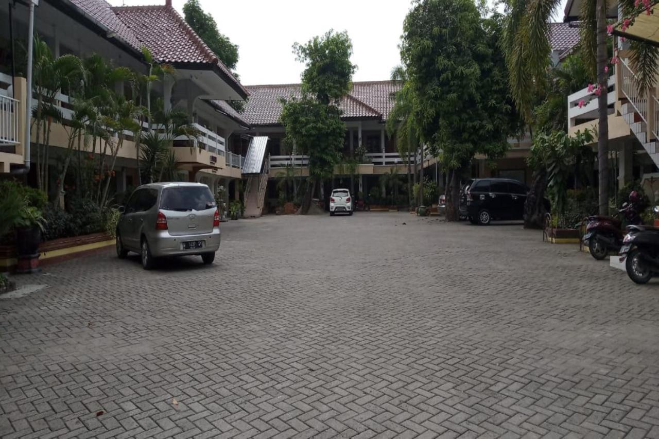 Oyo 2671 Wisma Djaja Syariah Bojonegoro Esterno foto