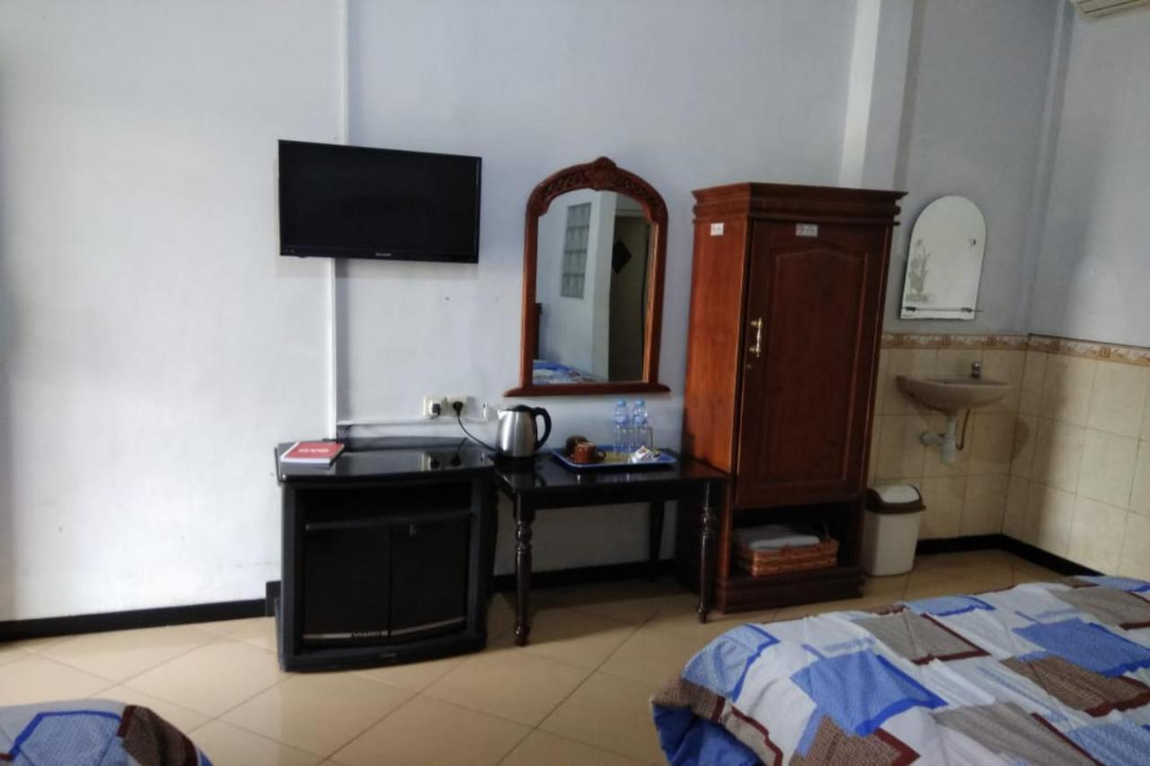 Oyo 2671 Wisma Djaja Syariah Bojonegoro Esterno foto