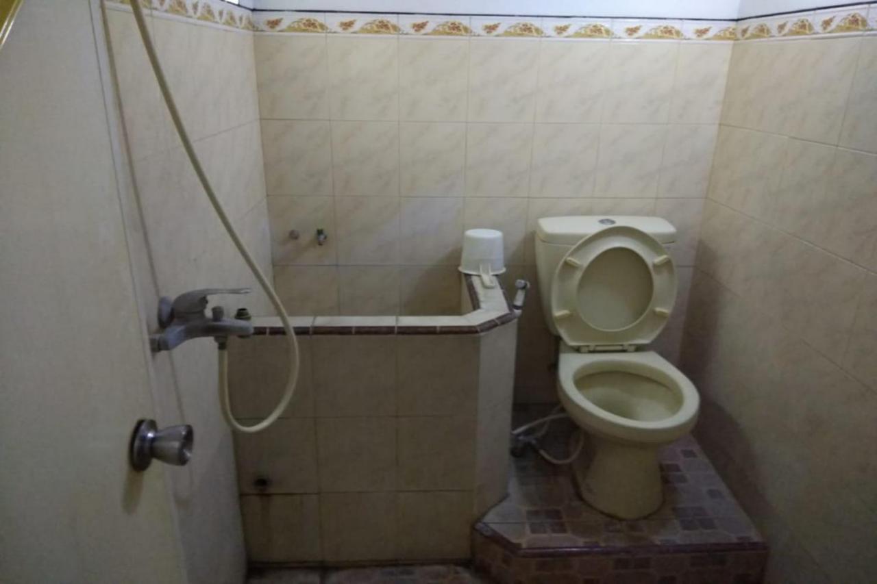 Oyo 2671 Wisma Djaja Syariah Bojonegoro Esterno foto