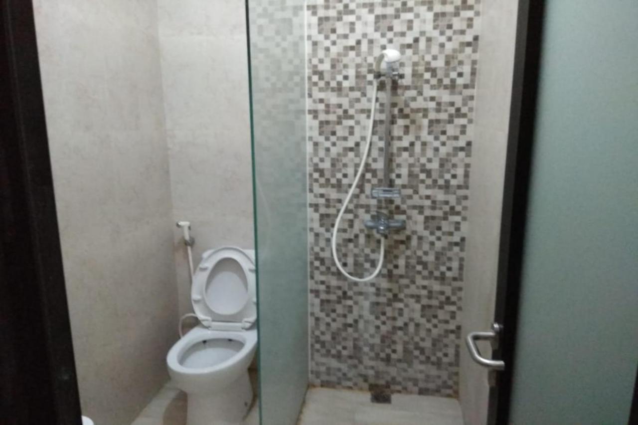 Oyo 2671 Wisma Djaja Syariah Bojonegoro Esterno foto