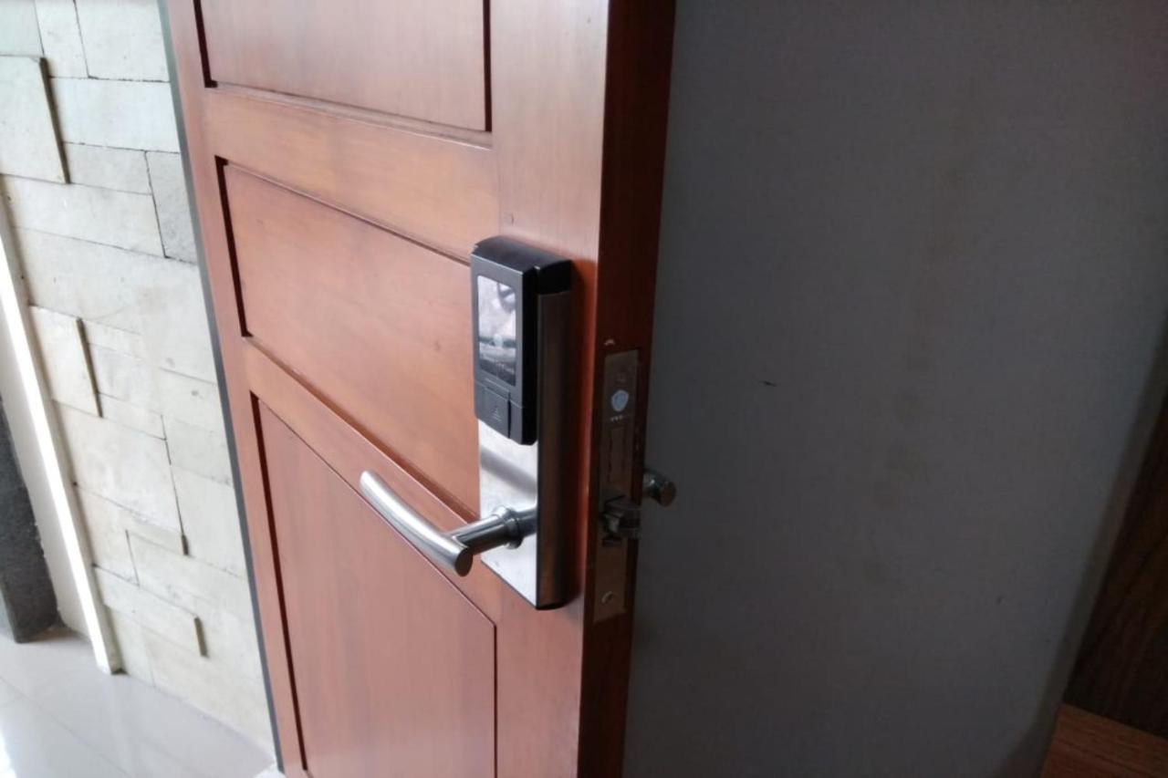 Oyo 2671 Wisma Djaja Syariah Bojonegoro Esterno foto